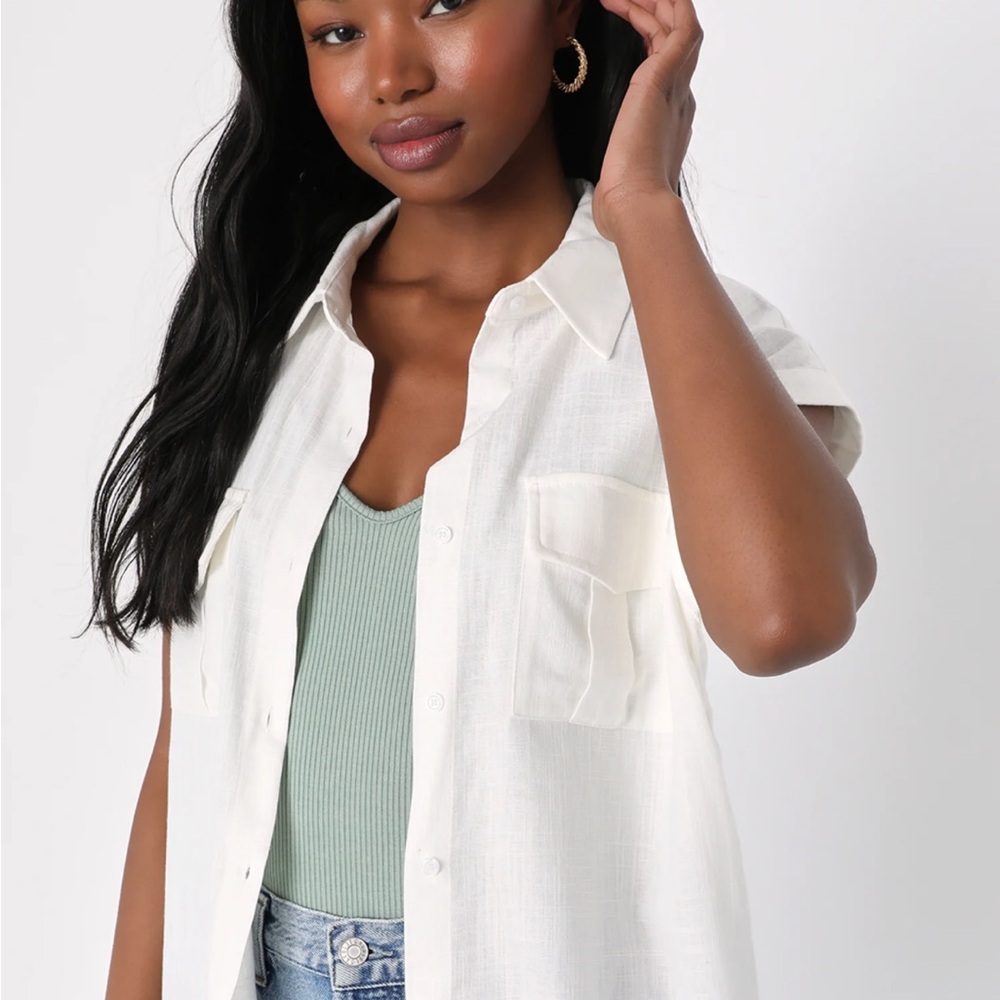 Lulu’s White Linen Short Sleeve Button-Up Top